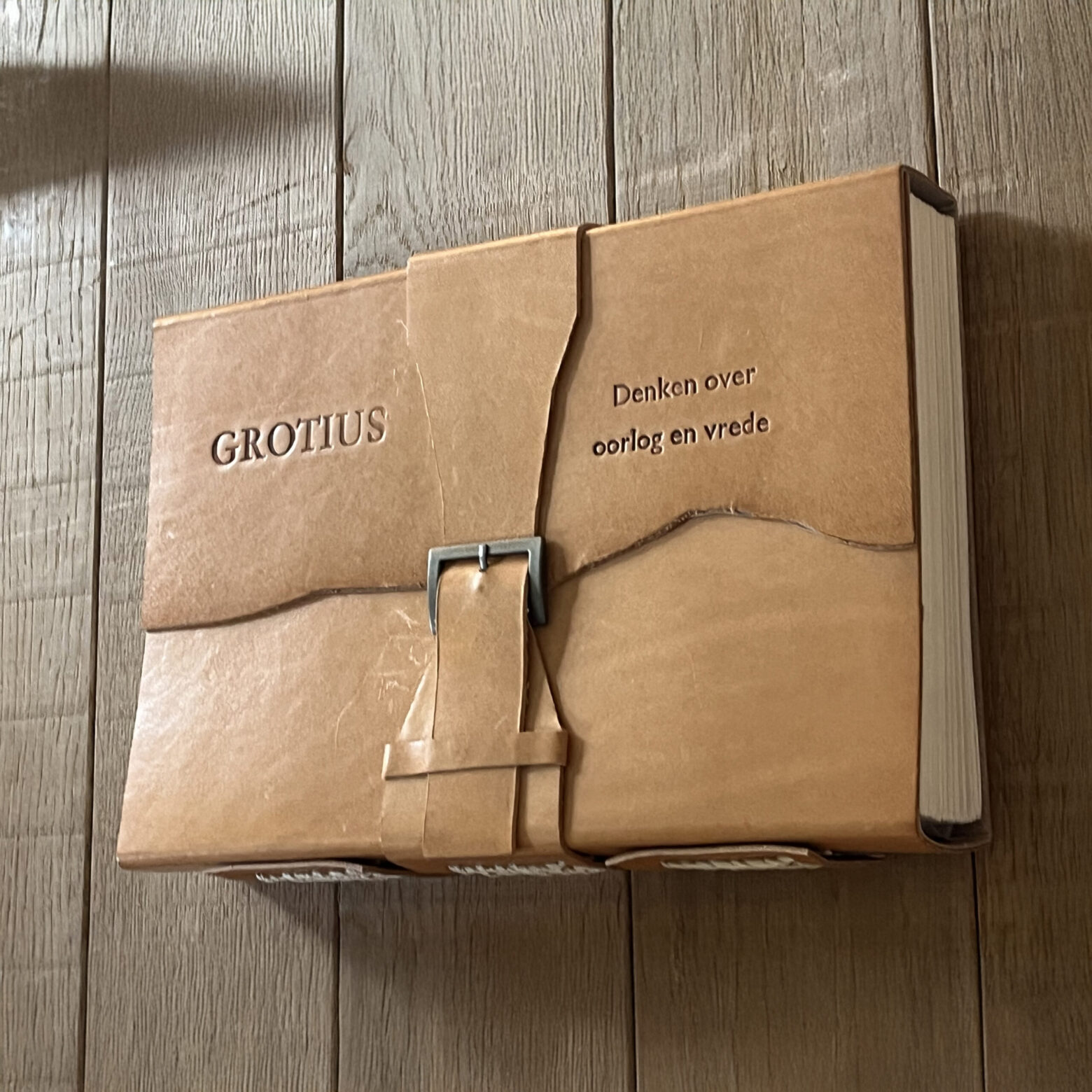 Hugo Grotius De jure Belli ac Pacis luxury edition – Loevestein Castle exhibition 2025