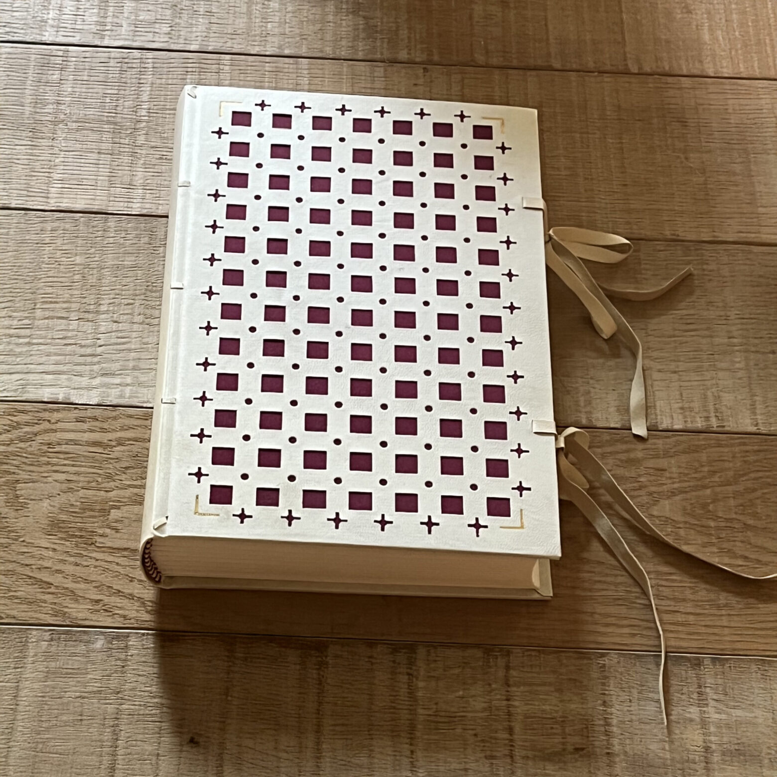 Hugo Grotius De jure Belli ac Pacis luxury edition – Loevestein Castle exhibition 2025